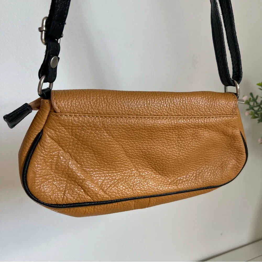 Borse In Pelle Pebbled Leather Orange Cognac Asymmetric Saddle Shoulder Bag - Picture 4 of 13